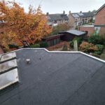 Zwarte bitumen dakdekking